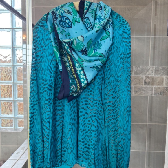 Lilly Pulitzer Blue Scarf - Picture 5 of 5